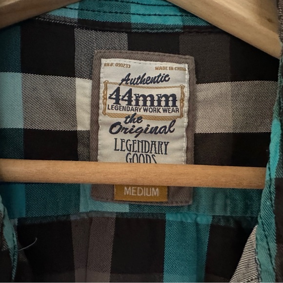 Men's Plaid button down - Picture 2 of 7